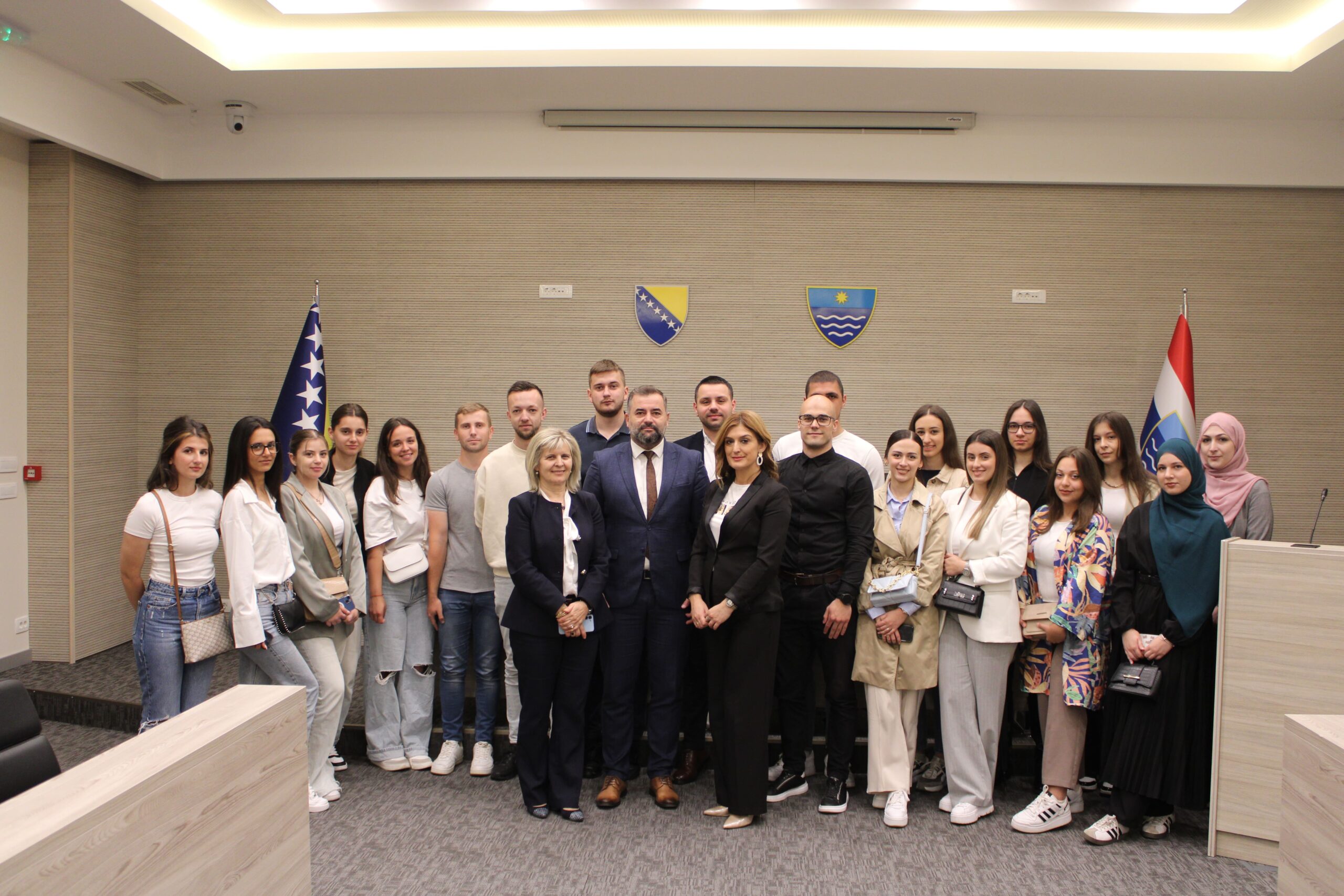 Read more about the article Studenti Pravnog fakulteta Univerziteta “Džemal Bijedić” u Mostaru posjetili Skupštinu HNK